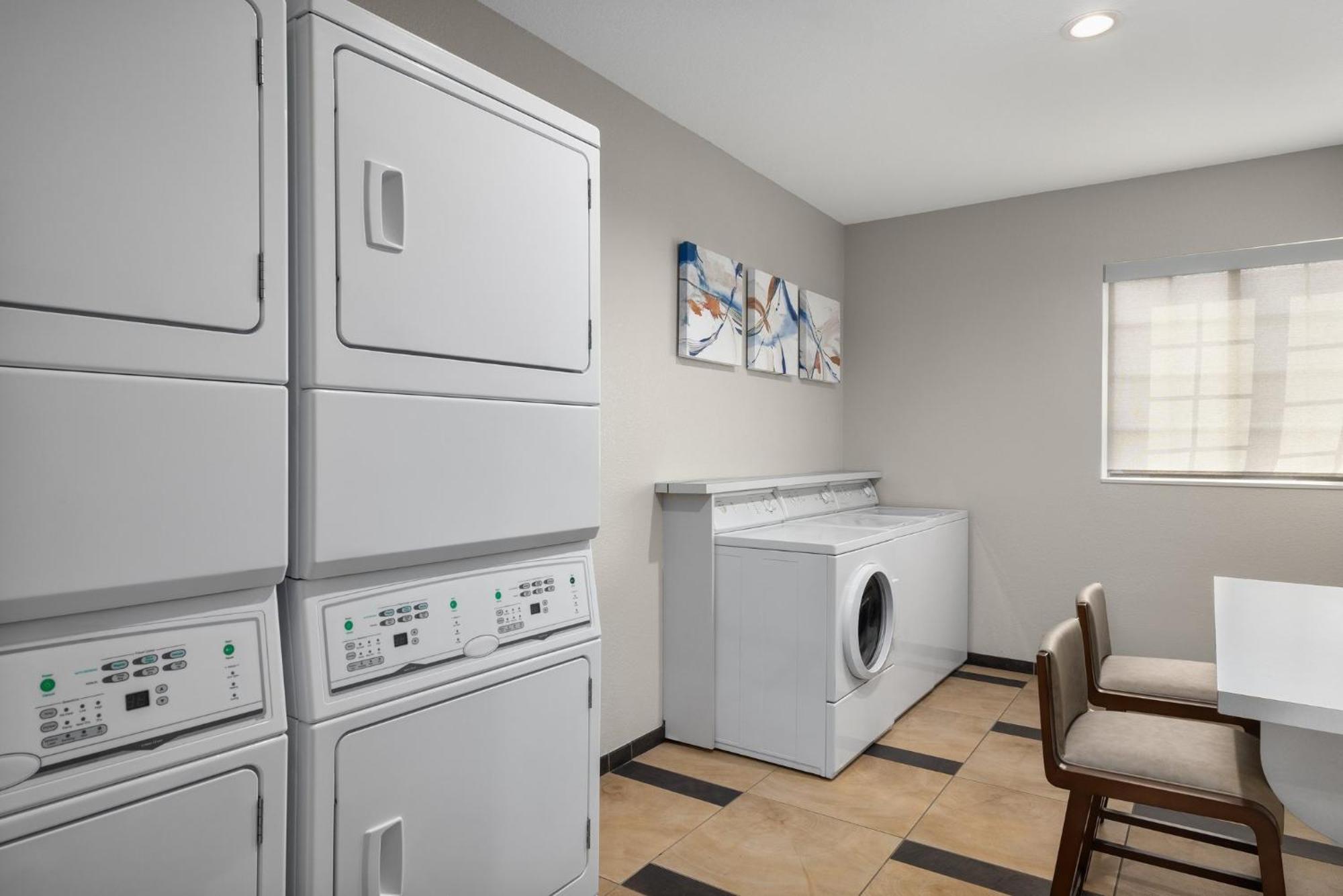 Candlewood Suites Alexandria By Ihg Bagian luar foto
