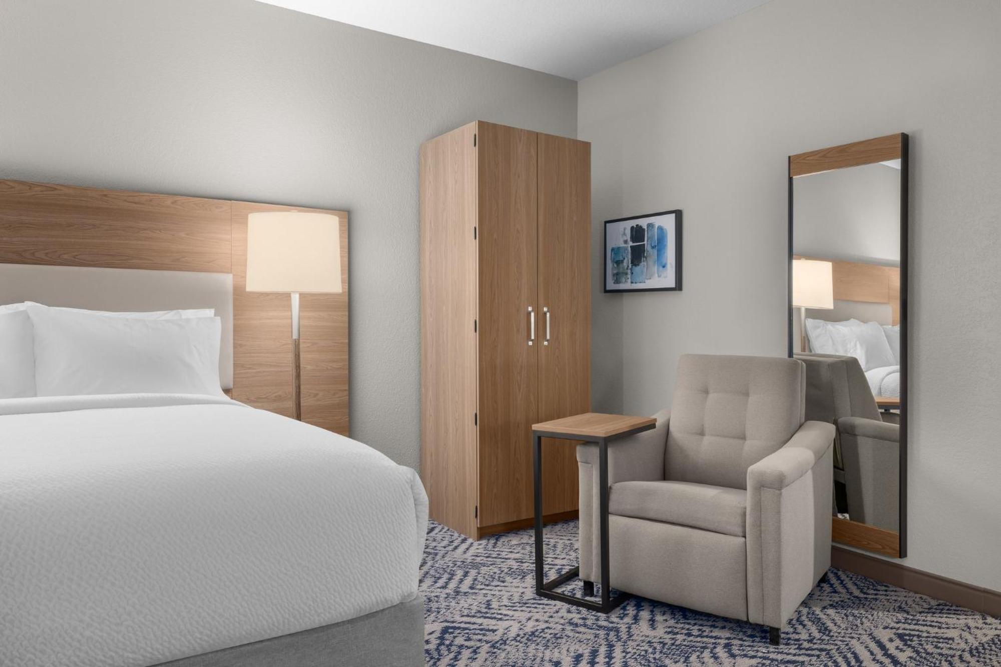 Candlewood Suites Alexandria By Ihg Bagian luar foto