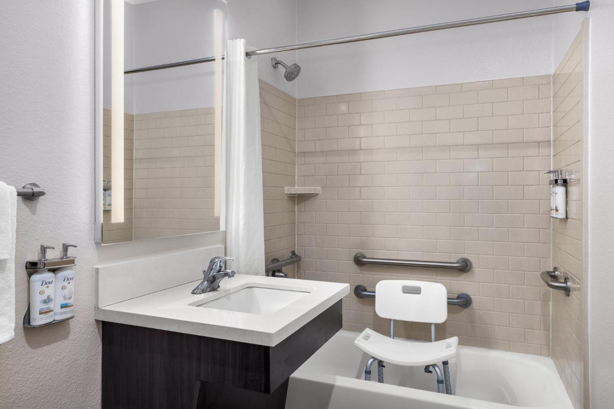 Candlewood Suites Alexandria By Ihg Bagian luar foto