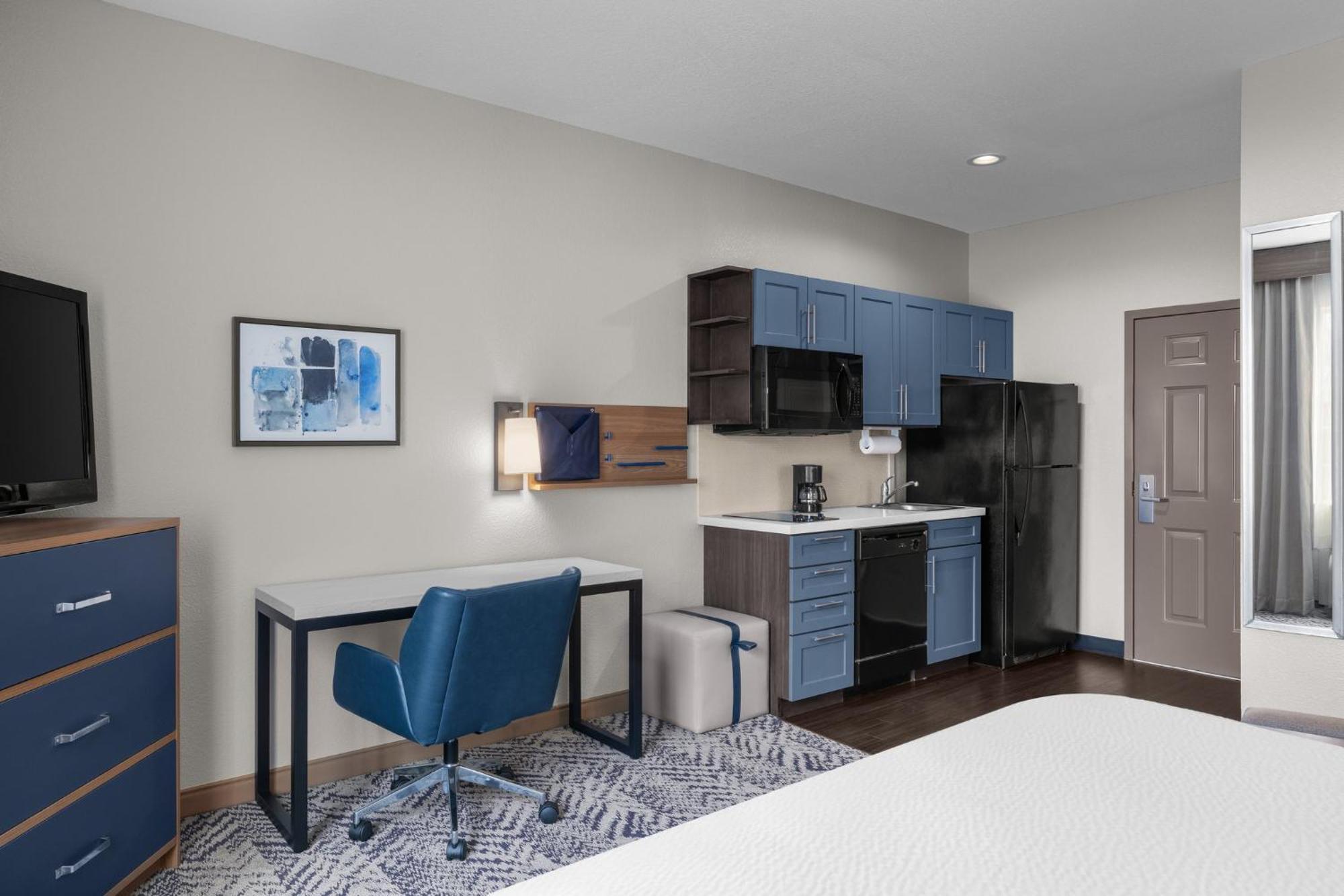 Candlewood Suites Alexandria By Ihg Bagian luar foto