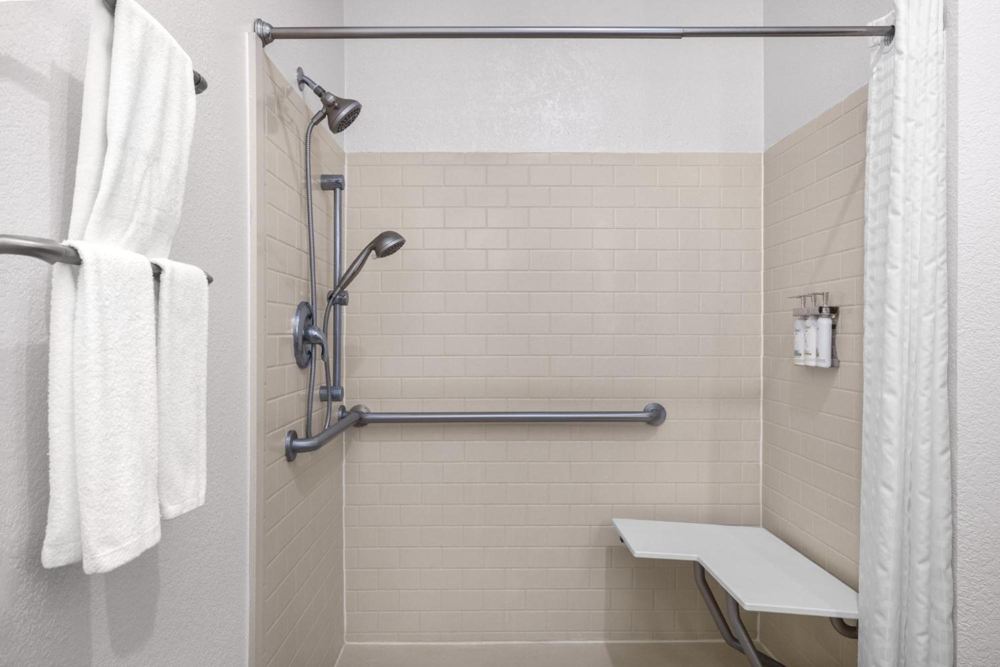 Candlewood Suites Alexandria By Ihg Bagian luar foto