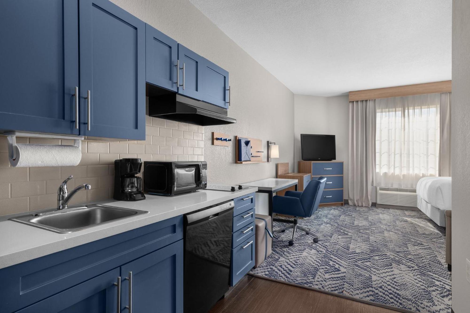 Candlewood Suites Alexandria By Ihg Bagian luar foto