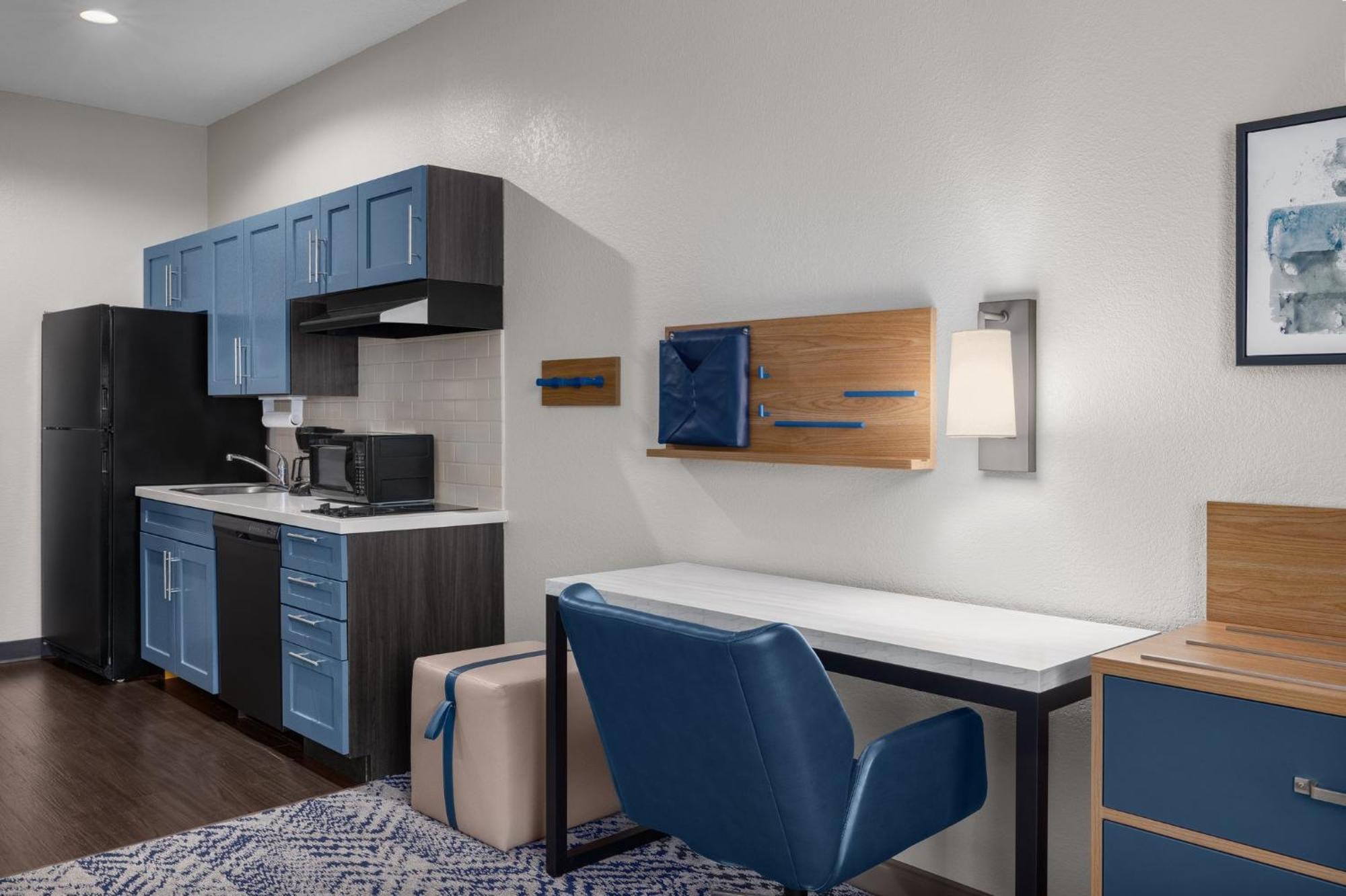 Candlewood Suites Alexandria By Ihg Bagian luar foto