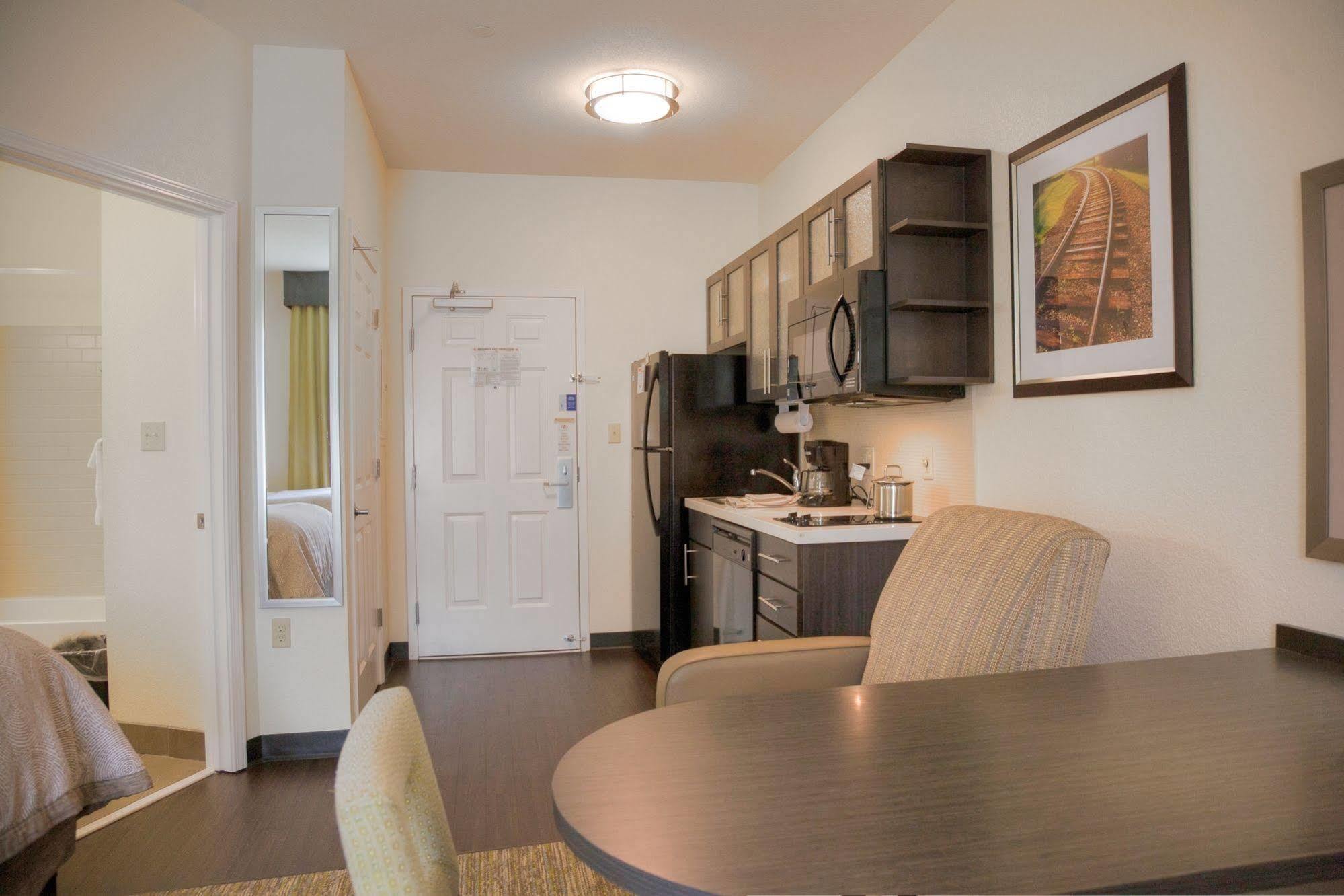 Candlewood Suites Alexandria By Ihg Bagian luar foto