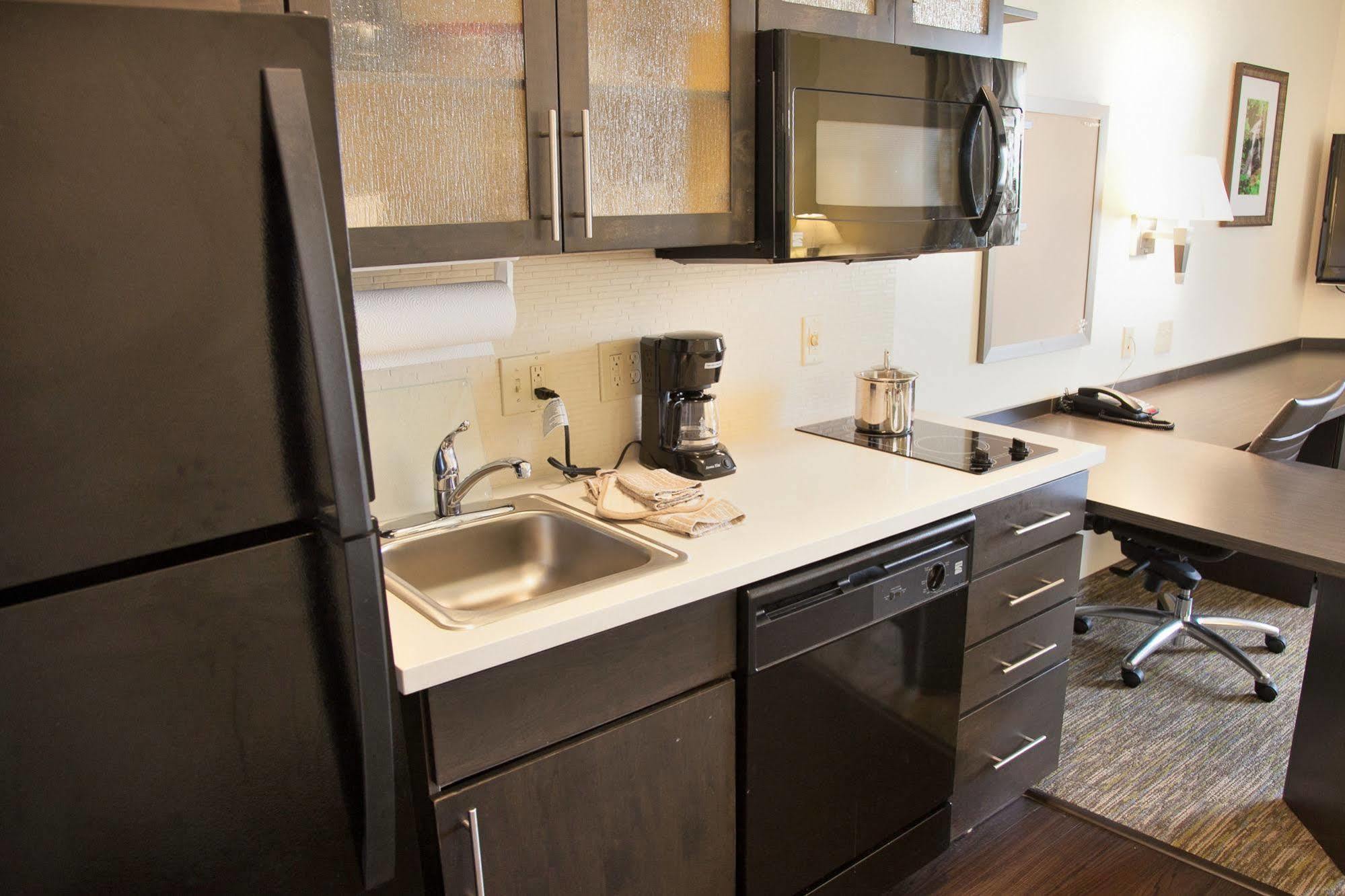 Candlewood Suites Alexandria By Ihg Bagian luar foto