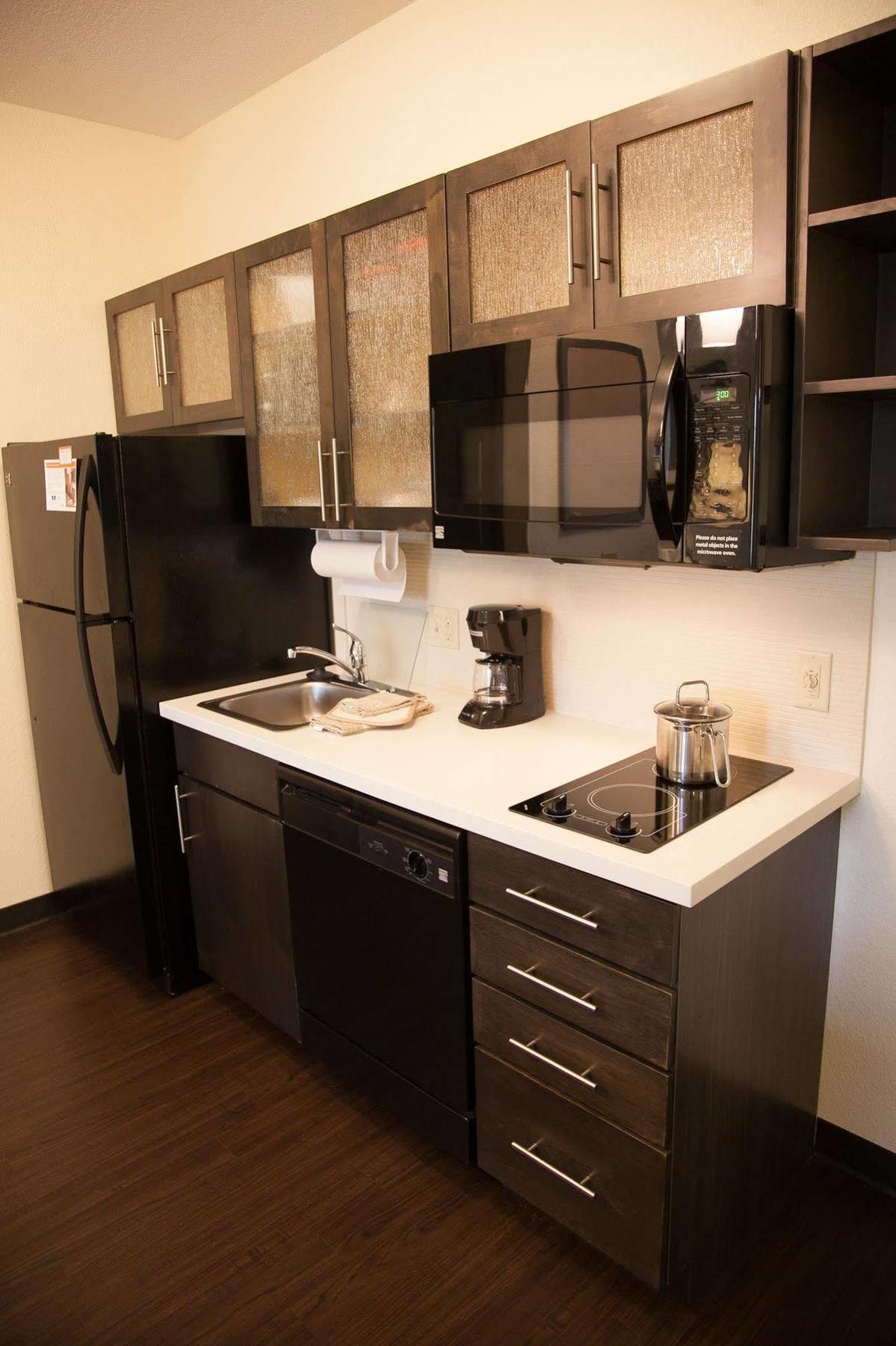 Candlewood Suites Alexandria By Ihg Bagian luar foto
